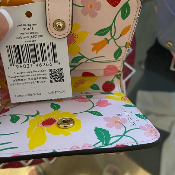 SOLD Brand new Kate spade pink wallet - Picture 2 of 3